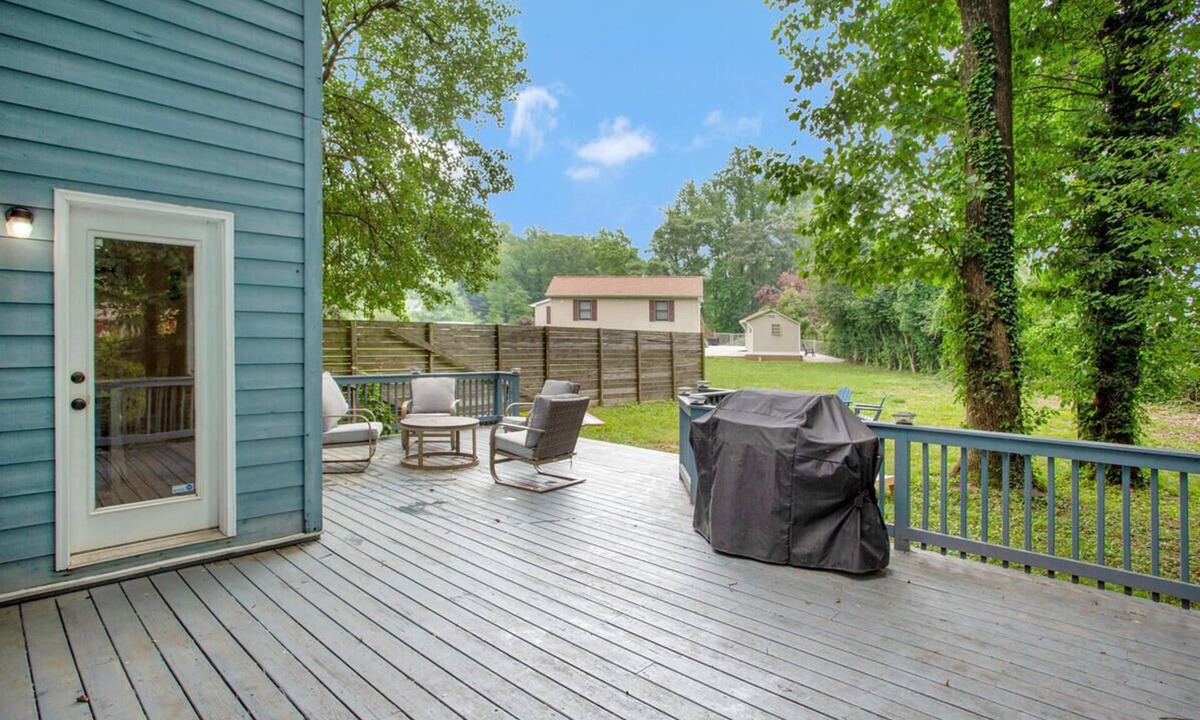 Hillsmere Shores House | The Chesapeake Hideaway Private Deck + Firepit