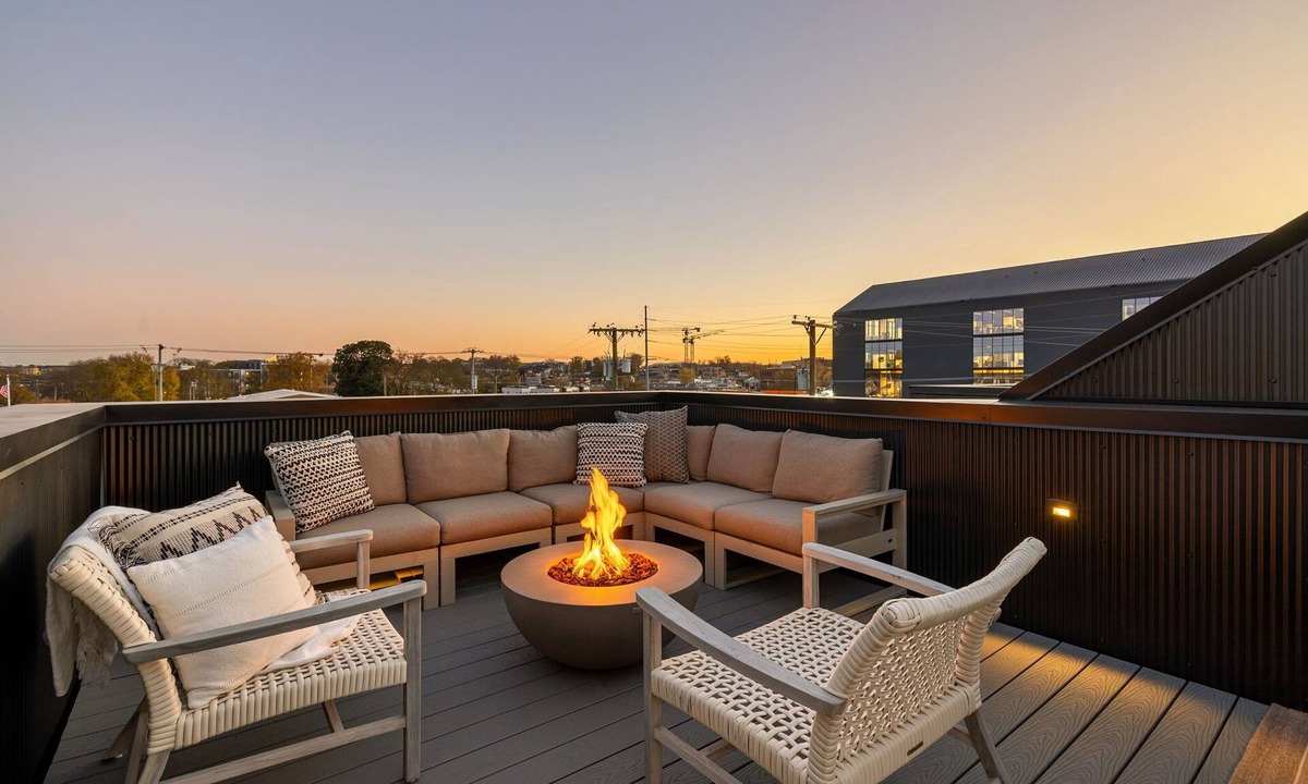 Chestnut Hill House | The Chestnut + Linden | 8 BR, Skyline Views
