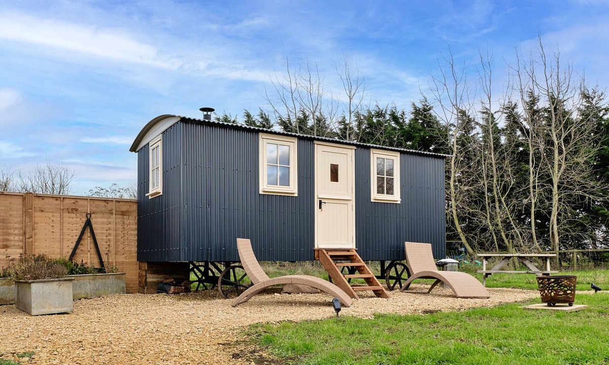 Brackley Ski Chalet | The Chicken Hut