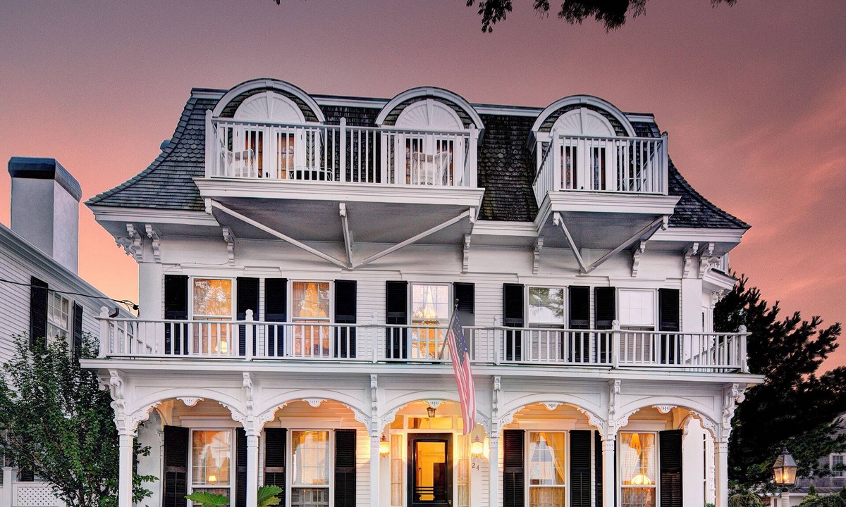 Edgartown Bed & Breakfast | The Christopher, The Edgartown Collection