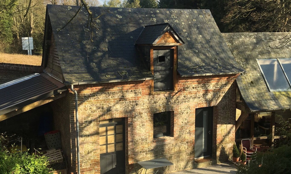 Ouville-la-Riviere House | The church room