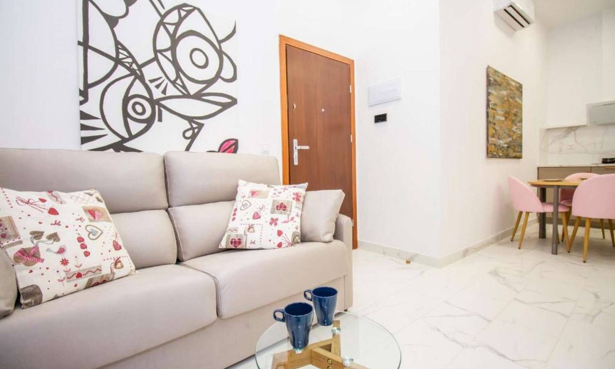 Alicante Apartment | The City Canvas: Chic Alicante Apt, for max 4 people