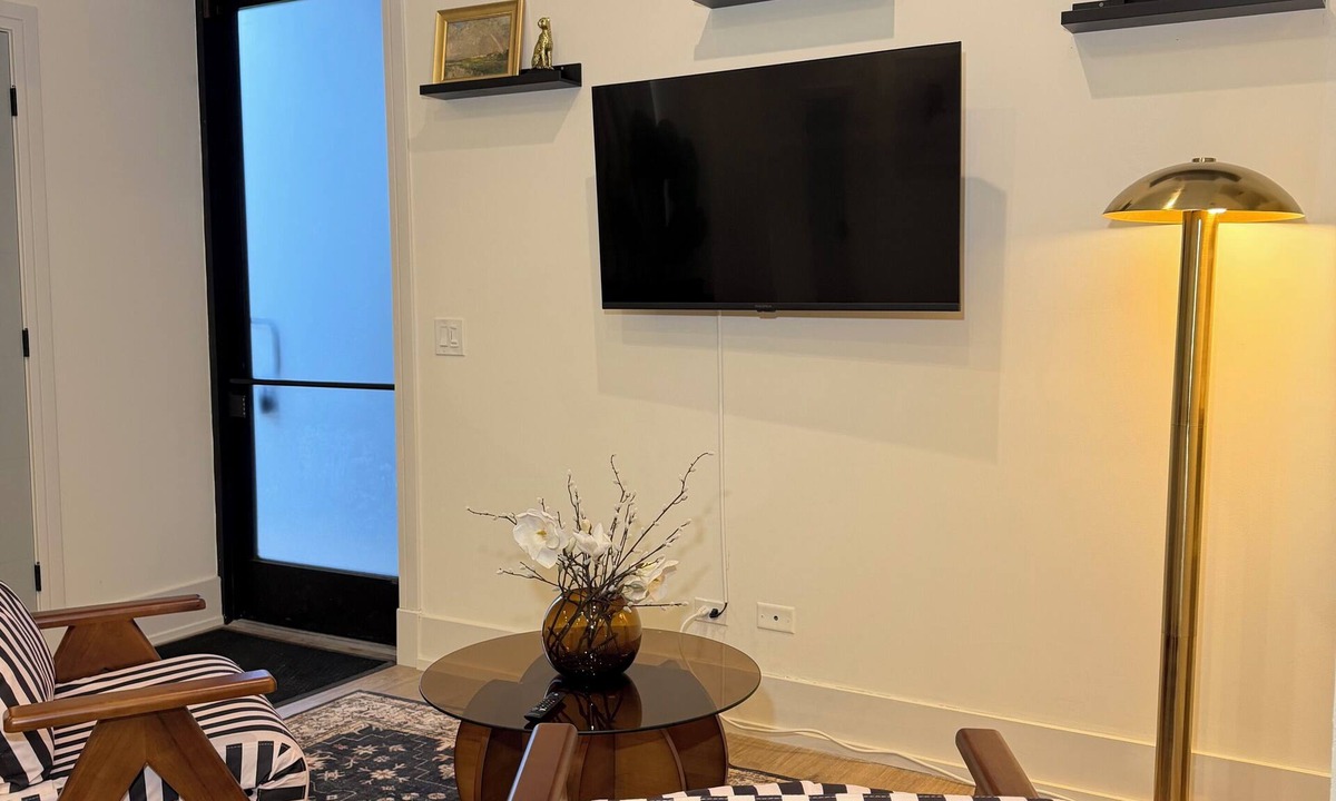 Ravenswood Apartment | The City Manor Apartment 1 bedroom