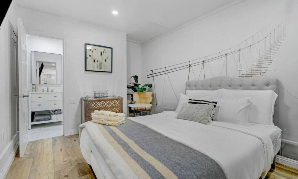 East Pasadena Apartment | The Cityscape Alley Nook