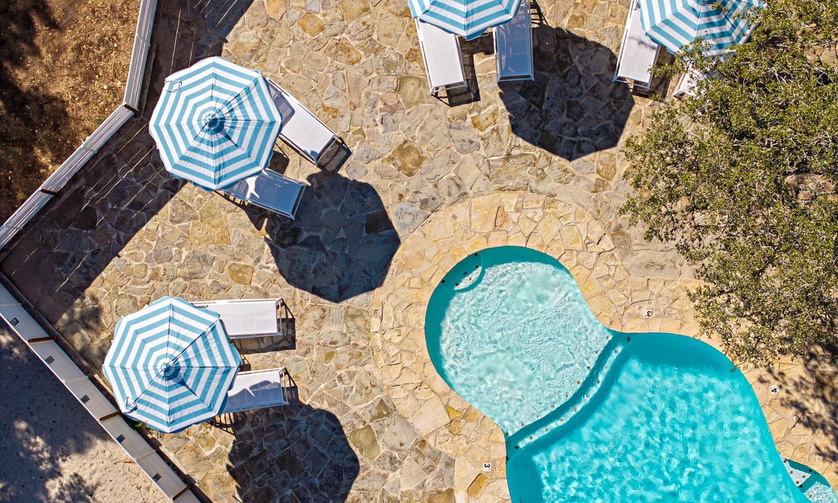 Canyon Lake Hotel | The Claire Hotel