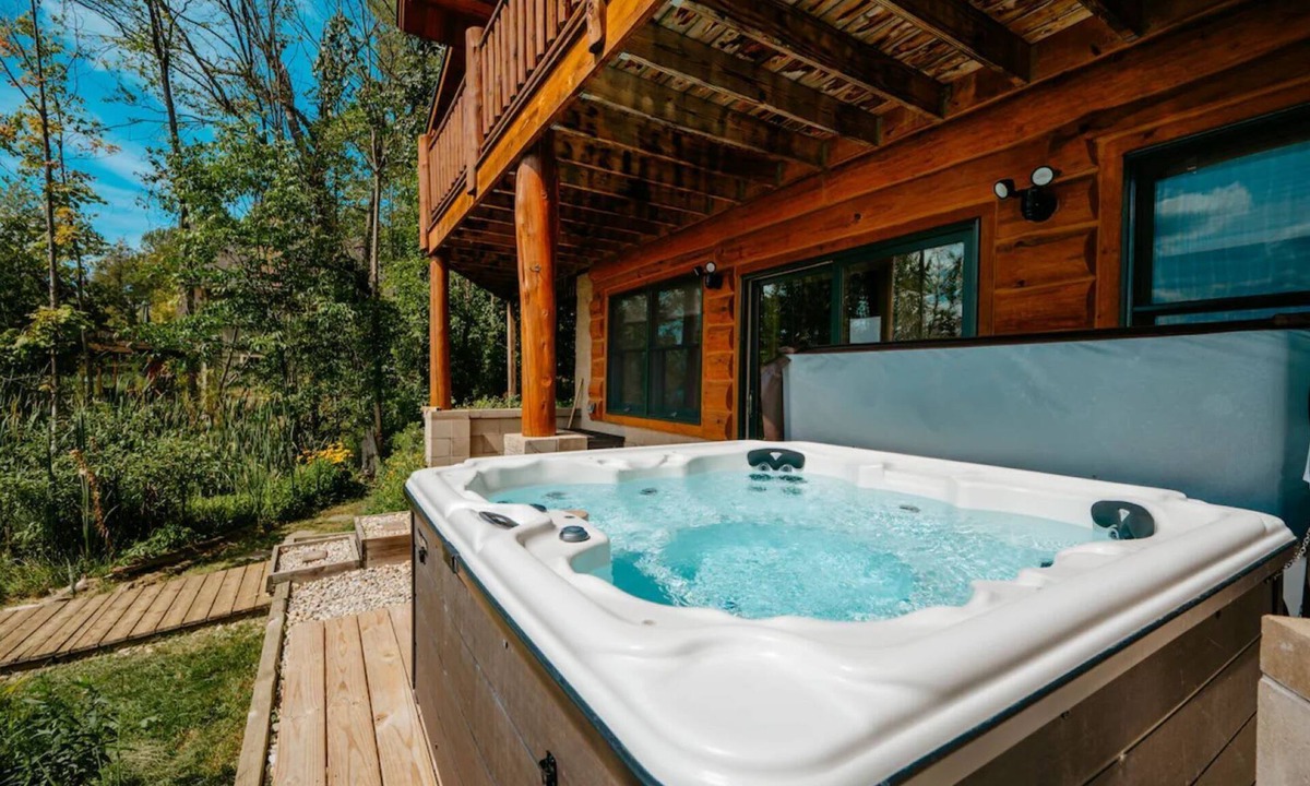 Bellaire House | The Clam Shell | Hot Tub | Water Front | Kayaks