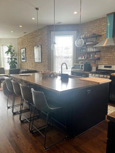 Rogers Park Apartment | The Clark