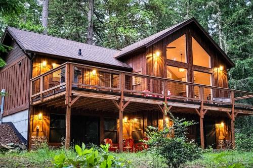 Anderson Island House | The Classy Cabin