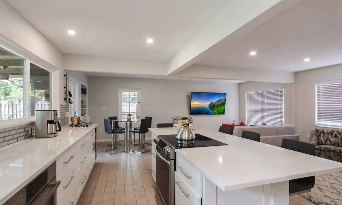 Arlington Park House | The Clematis - Entire house