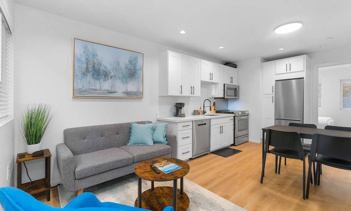 Atlantic Apartment | The Cloudbreak Townhome - 88 Walkscore!