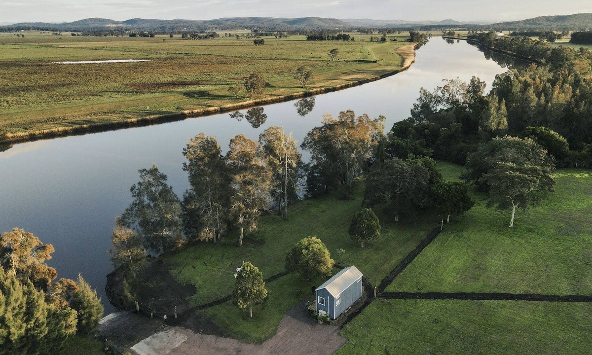 Eagleton House | The Clyde Summary: Ex