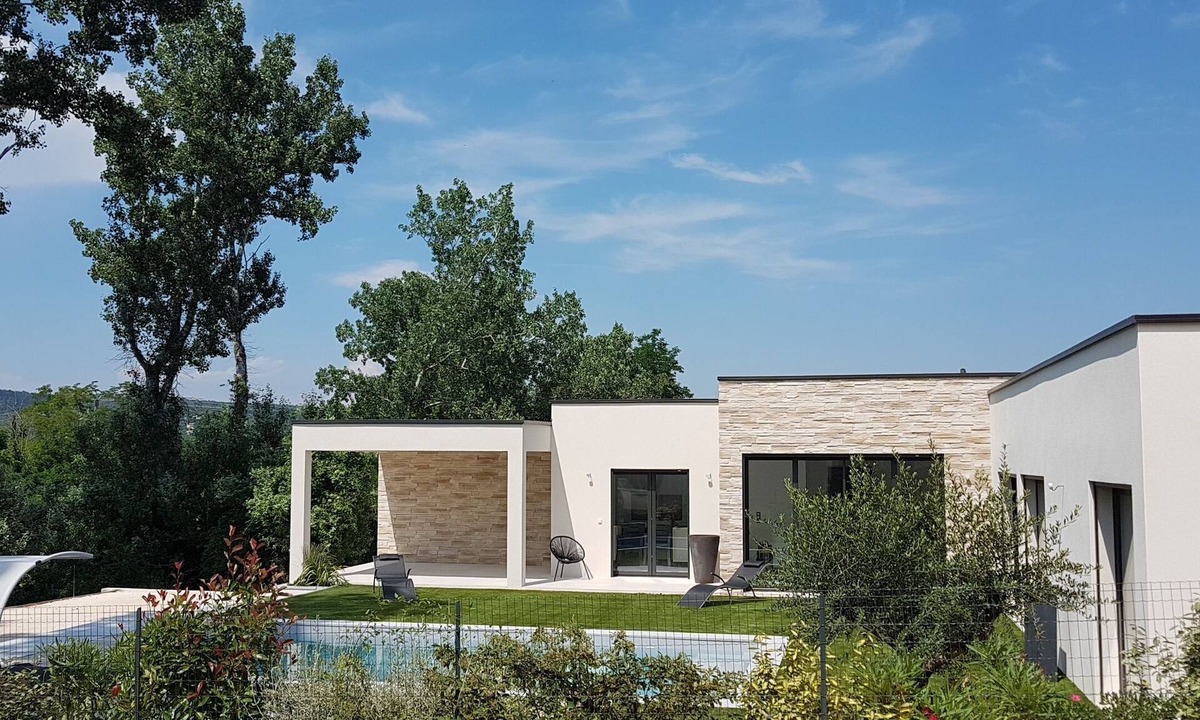 Saint-Julien-de-Peyrolas Villa | The contemporary Beau Soleil will seduce you with its elegance and its environment.
