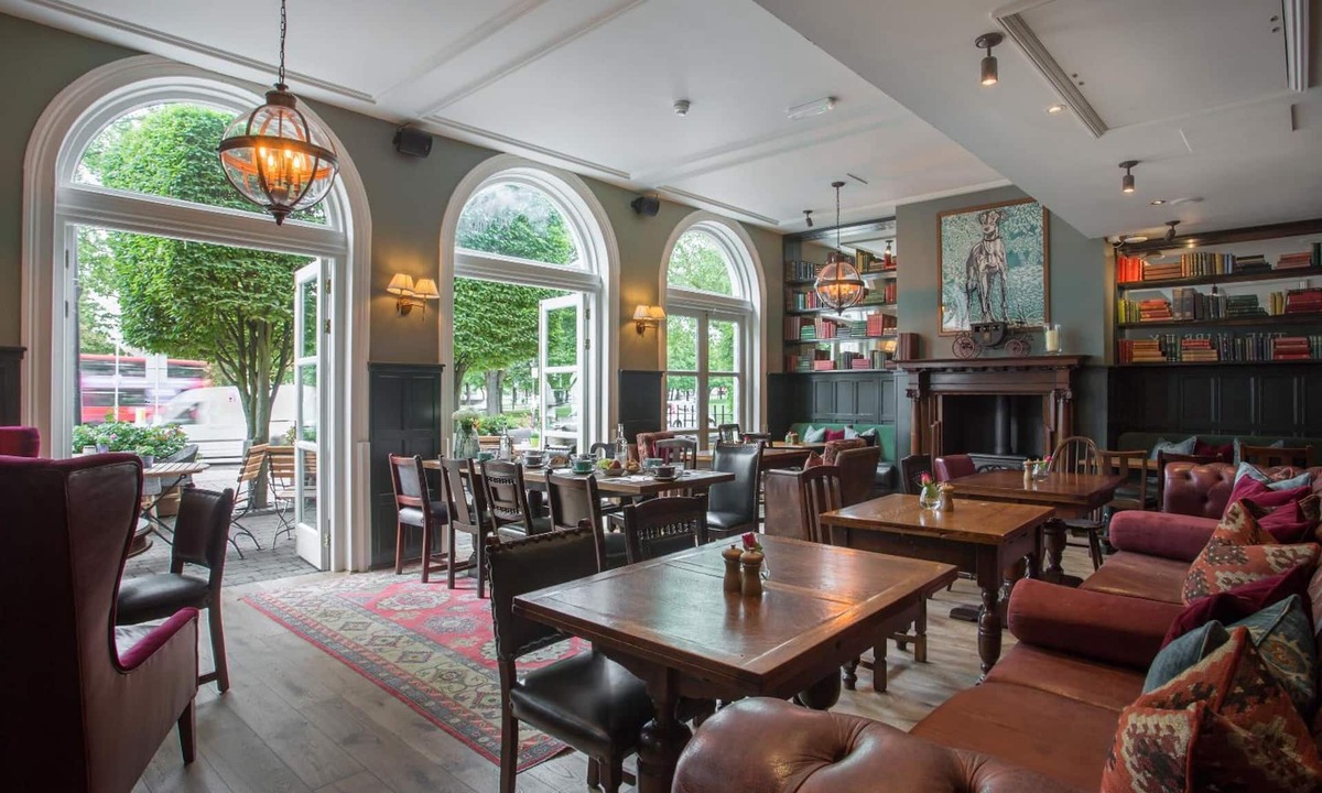Kew Hotel | The Coach & Horses