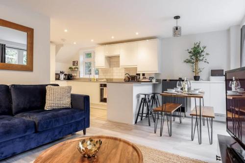 Corfe Castle Apartment | The Coach House - Beautiful and Spacious Outside Decking