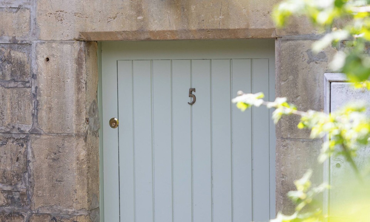 Box Apartment | The Coach House