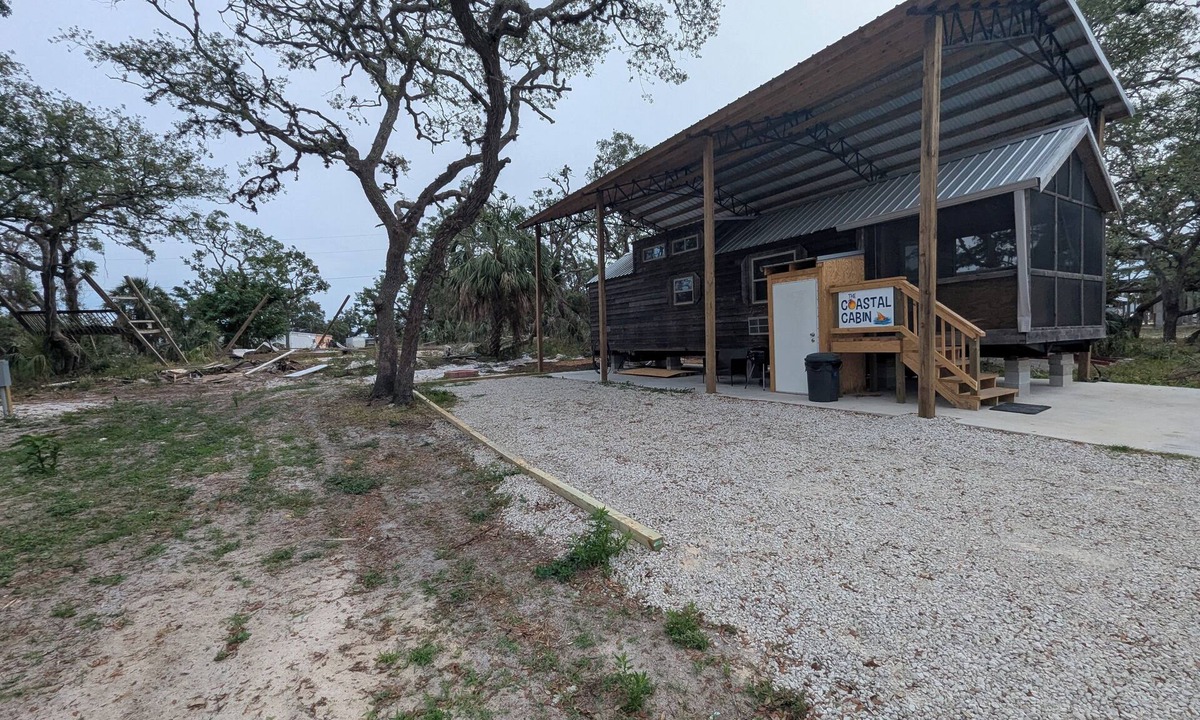 Horseshoe Beach Cabin | The coastal cabin ready for your family, friends, and your furry family members.