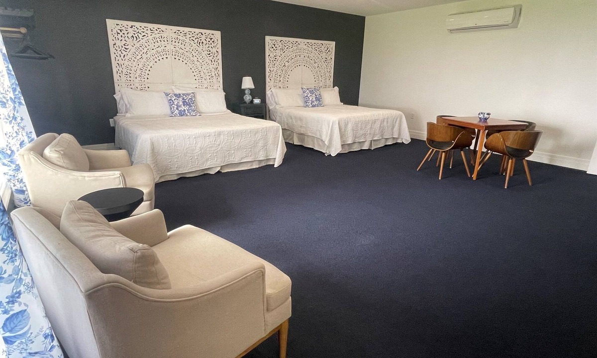 Hector House | The Cobalt Suite at Diamond on Seneca: Two King Beds with Bay Window
