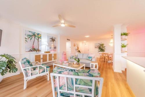 Burleigh Heads Apartment | The Coconut Crib- Waterfront Burleigh Beach