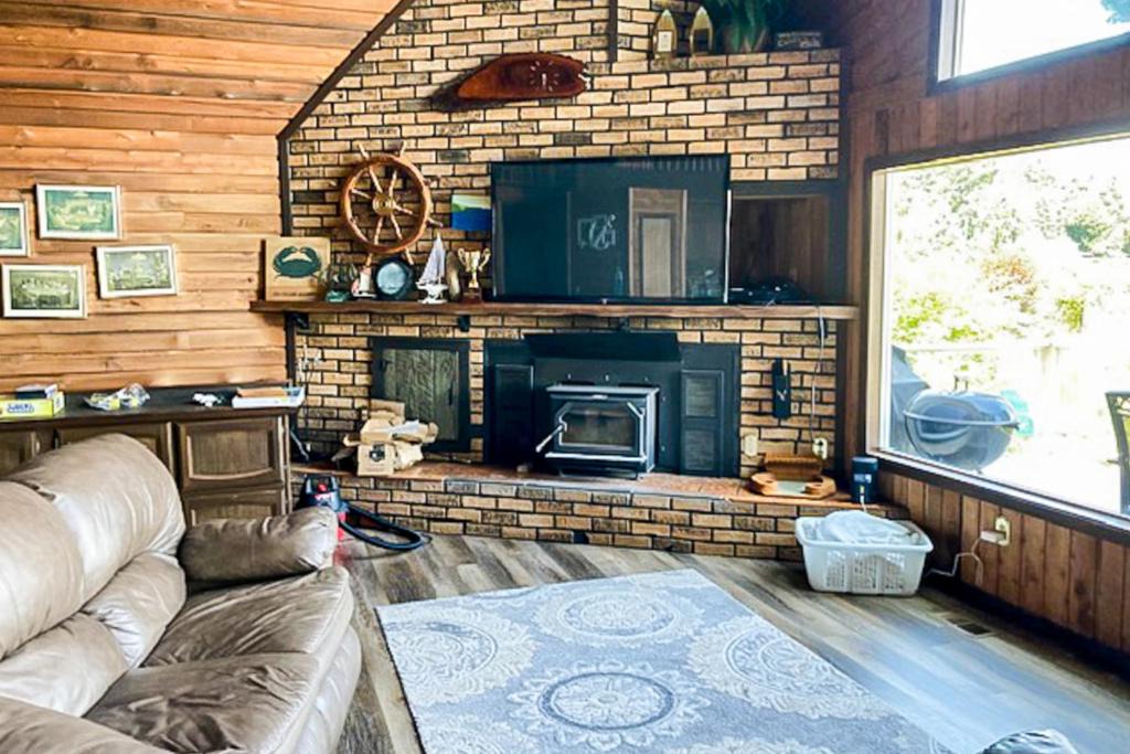 Anderson Island House | The Coffee Grounds