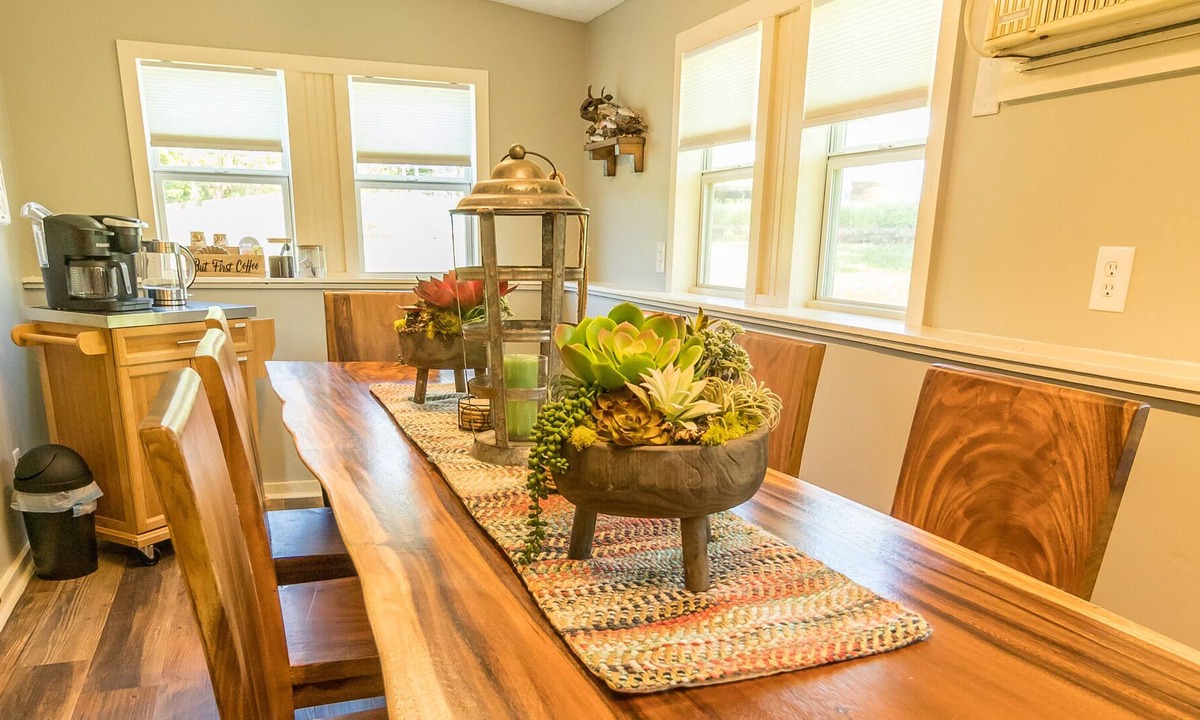 Flippin Cottage | The Cold River Cottage - Walk to the White River and Park!