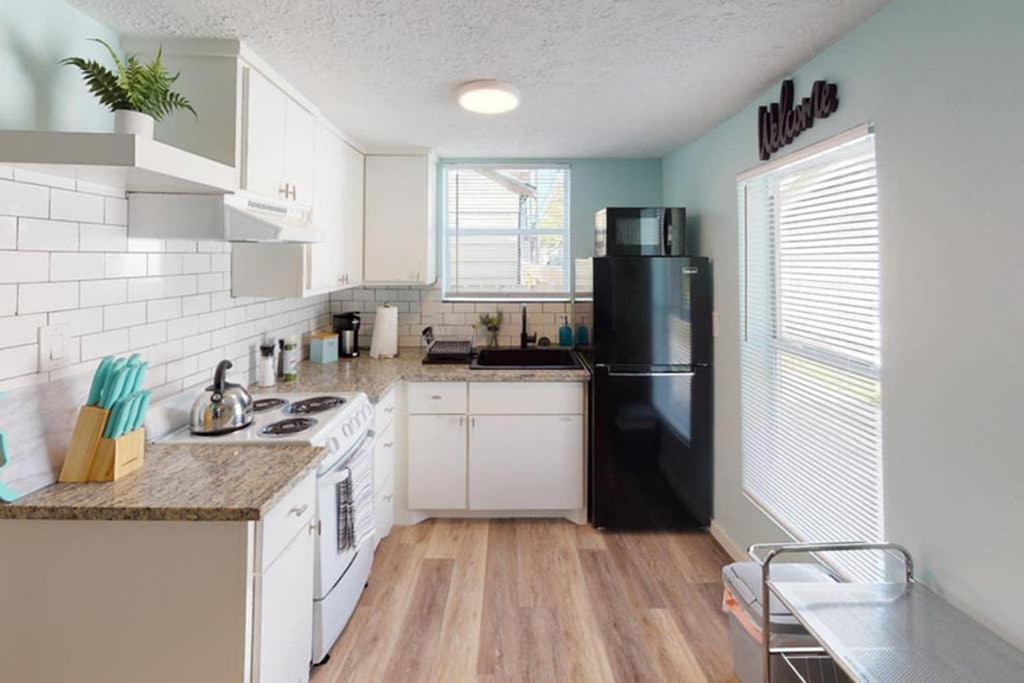 Baytown Apartment | The Comfi Coral - Apartment Home Studio D