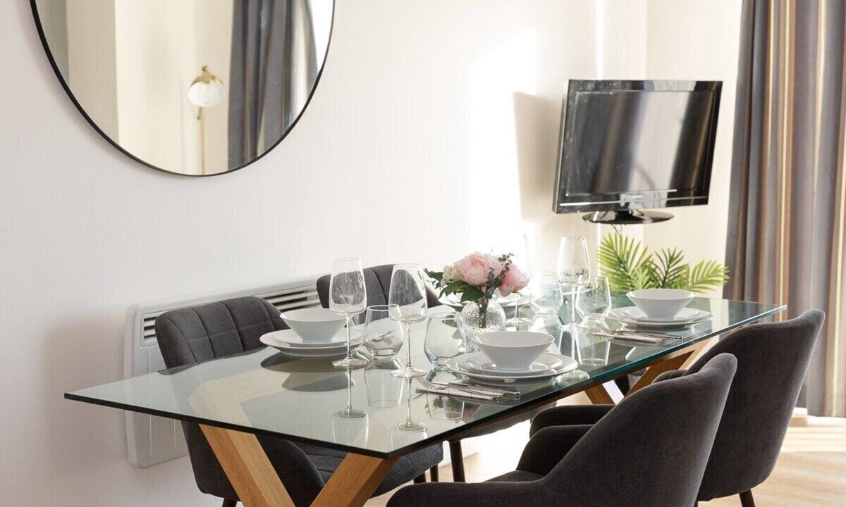 Hatfield Apartment | The comfy Hatfield nest