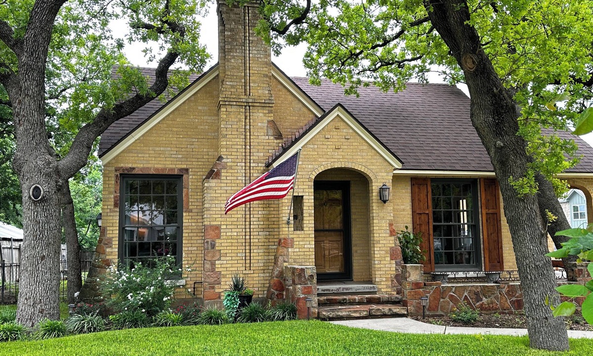 Stephenville Apartment | The Compass Loft Studio near TSU with EV Charger