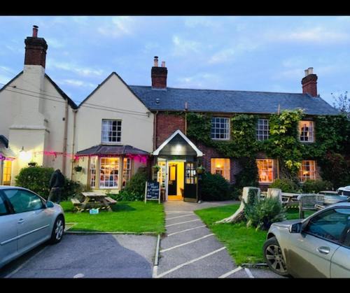 Damerham Hotel | The Compasses Inn