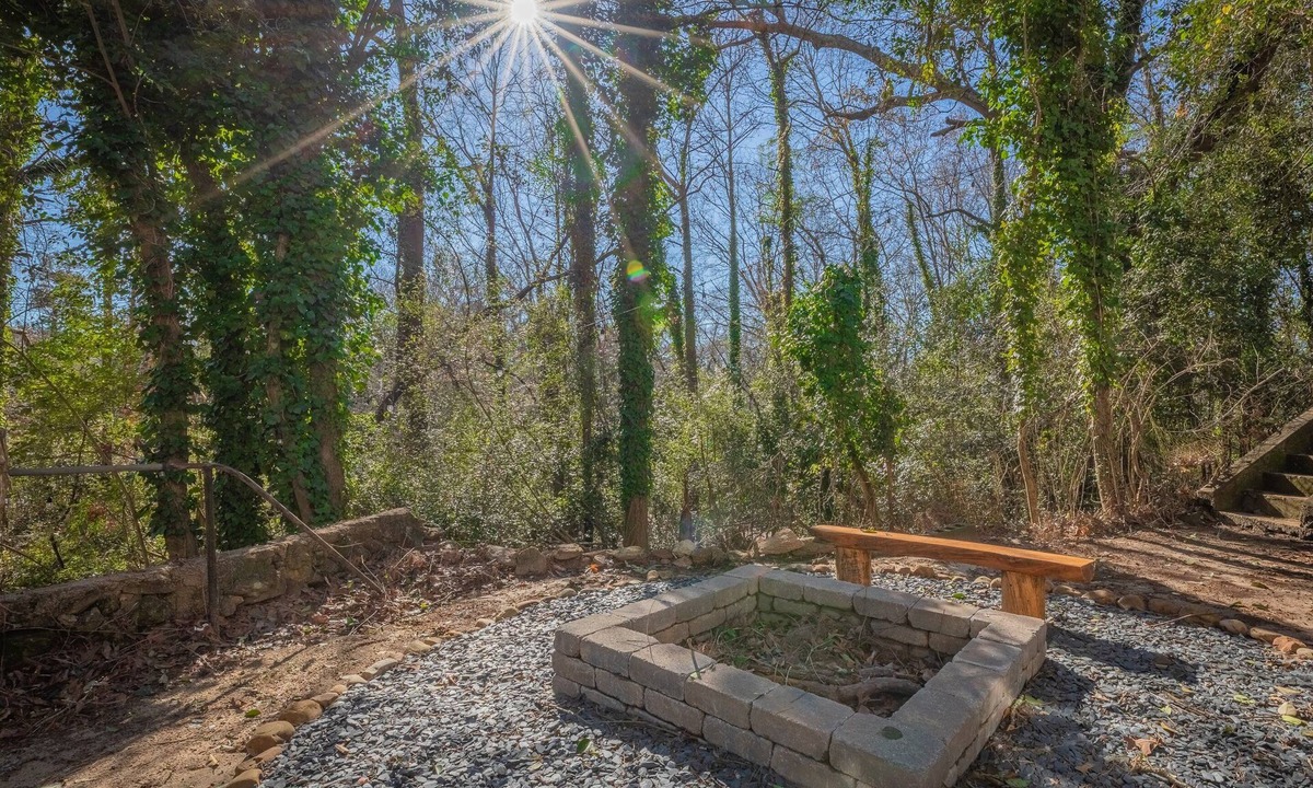 Athens Cottage | The Complex on Bobbins Mill