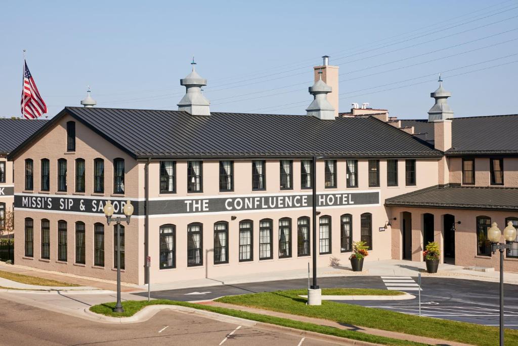 Hastings Hotel | The Confluence Hotel