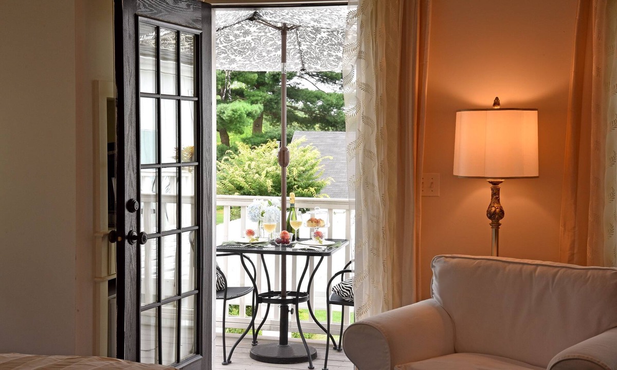 South Glastonbury Bed & Breakfast | The Connecticut River Valley Inn