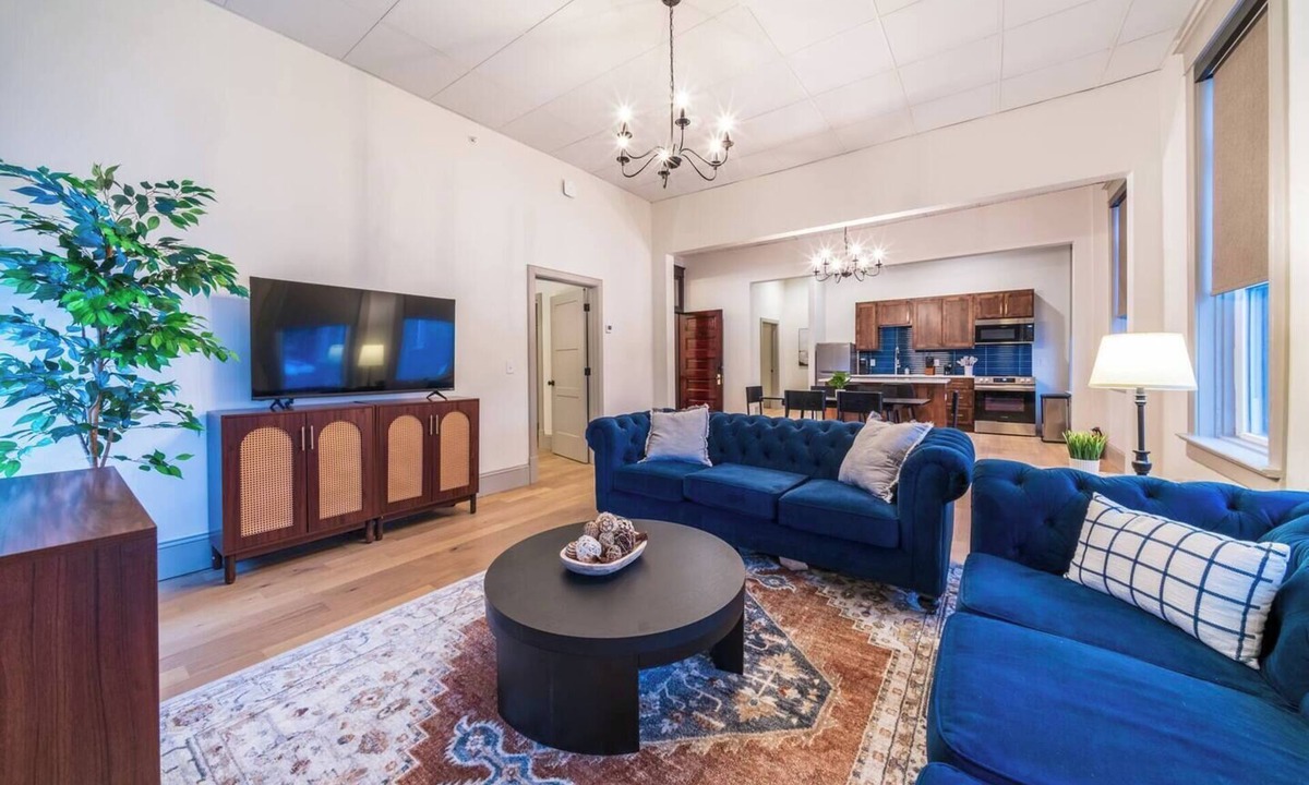 Sedalia Apartment | The Conservatory