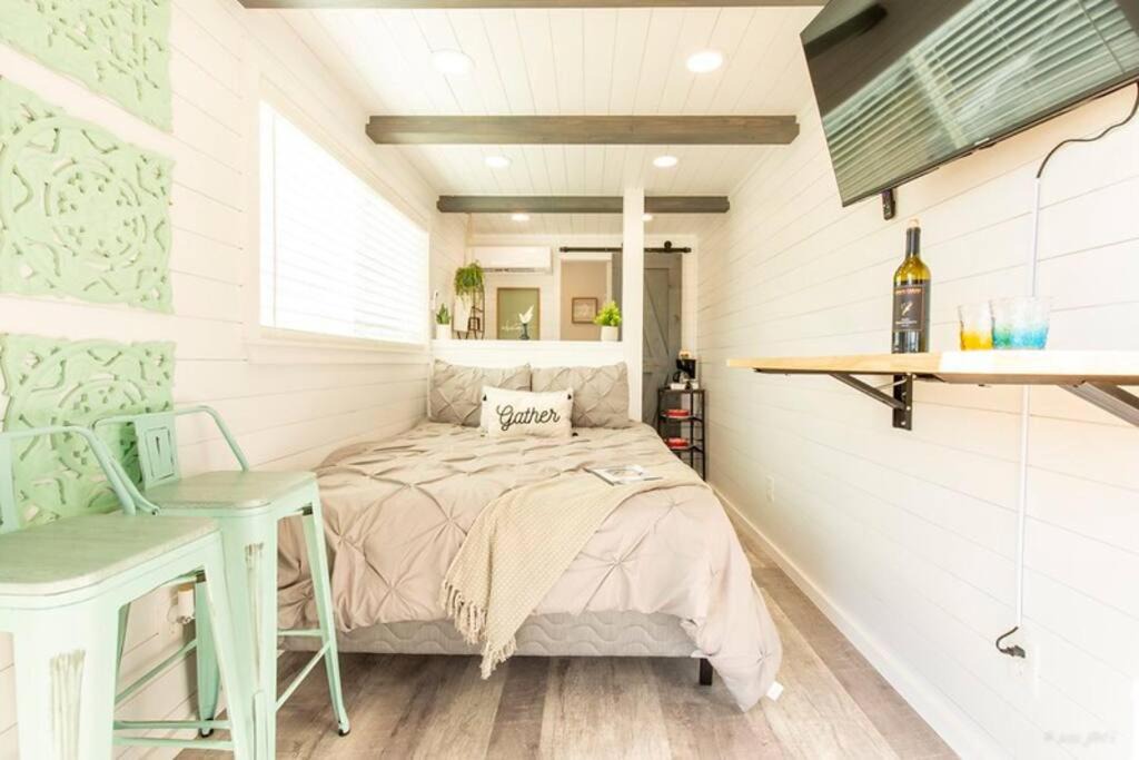 Johnson City House | The Container Retreat @ 290 Wine Trail #10 Welcome friends!