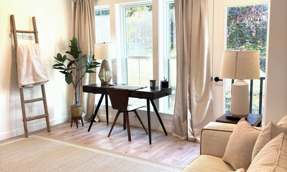 Town of Kirkland Apartment | The Continental Chambers- near Hamilton College!