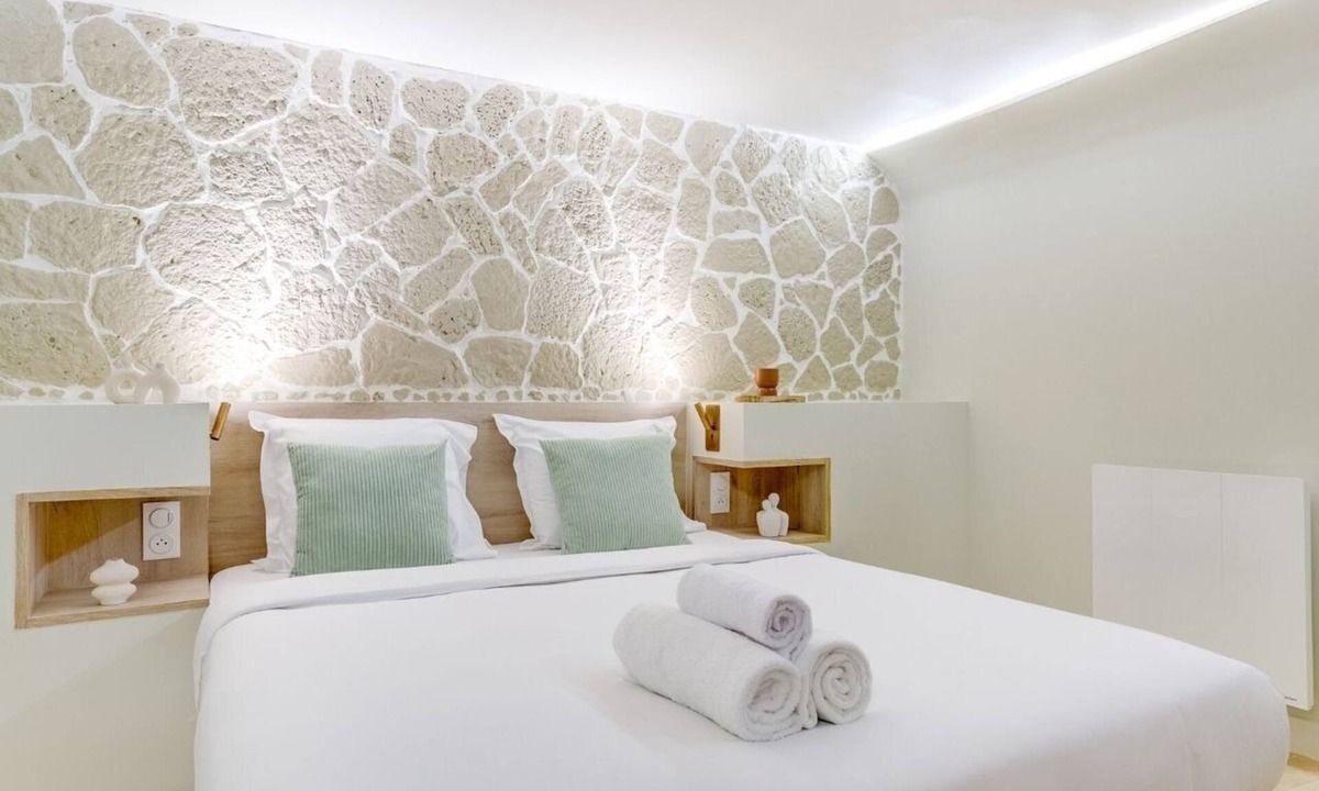 Puteaux Apartment | The Corail - Refined - La Défense by MonPetitFaré