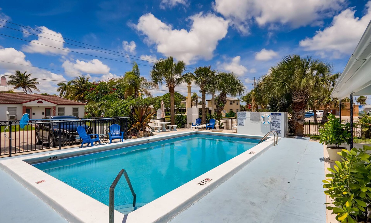 Singer Island Apartment | The Coral Sands