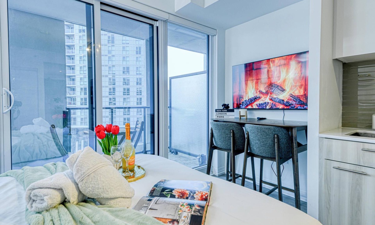 Garden District Apartment | The Coreline Suites – Downtown Toronto