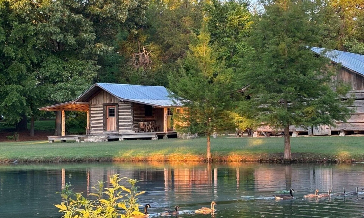 Bells Cabin | The Corn Crib Cabin at Green Frog Farm
