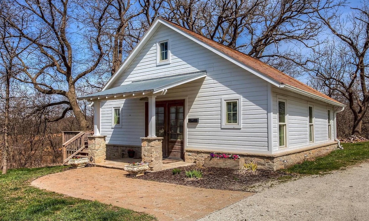 Indianola Cabin | The Corn Crib Is A Fully Furnished Rental Cabin In The City, With A Country View