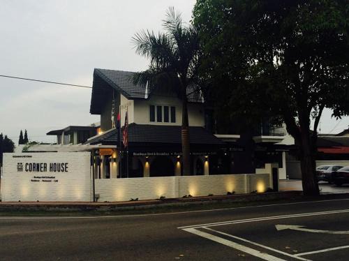 Pontian Bed & Breakfast | The Corner House