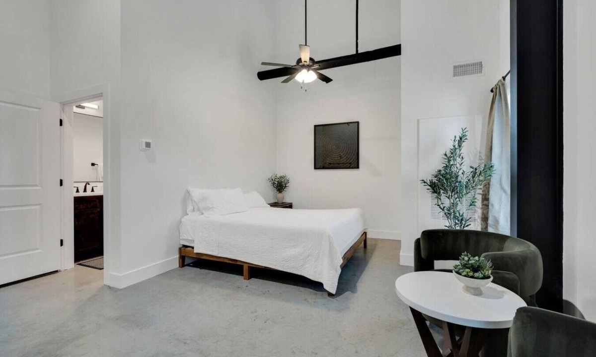 Midlothian Apartment | The Cosmos Suite @ The Lawson District
