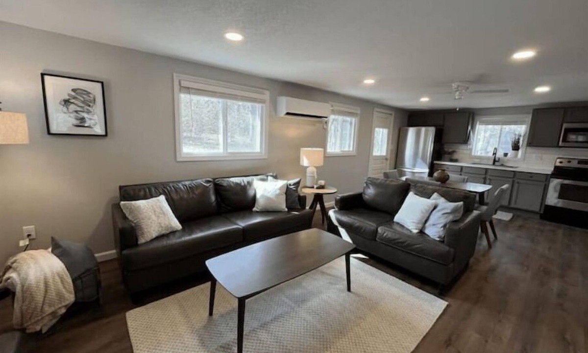 Eagle Rock House | The Cottage a Cozy cabin at Table Rock Lake - two blocks to water