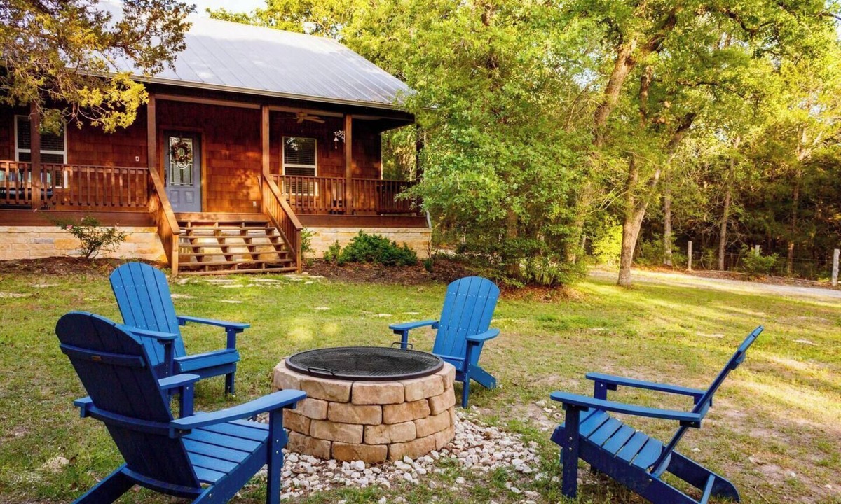 Paige House | The Cottage, A Tranquil Pet-Friendly Retreat on 42 Acres at Lost Pines Shire