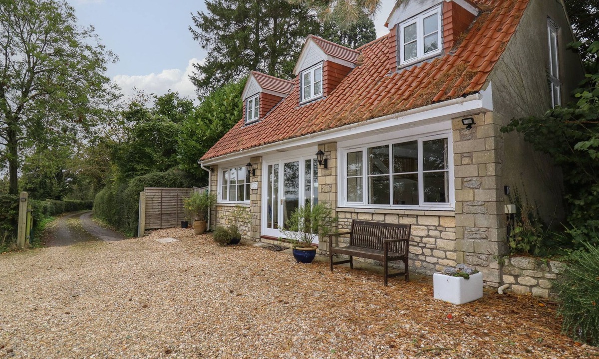 Bath Cottage | THE COTTAGE AT BARROW MEAD, family friendly, with open fire in Bath