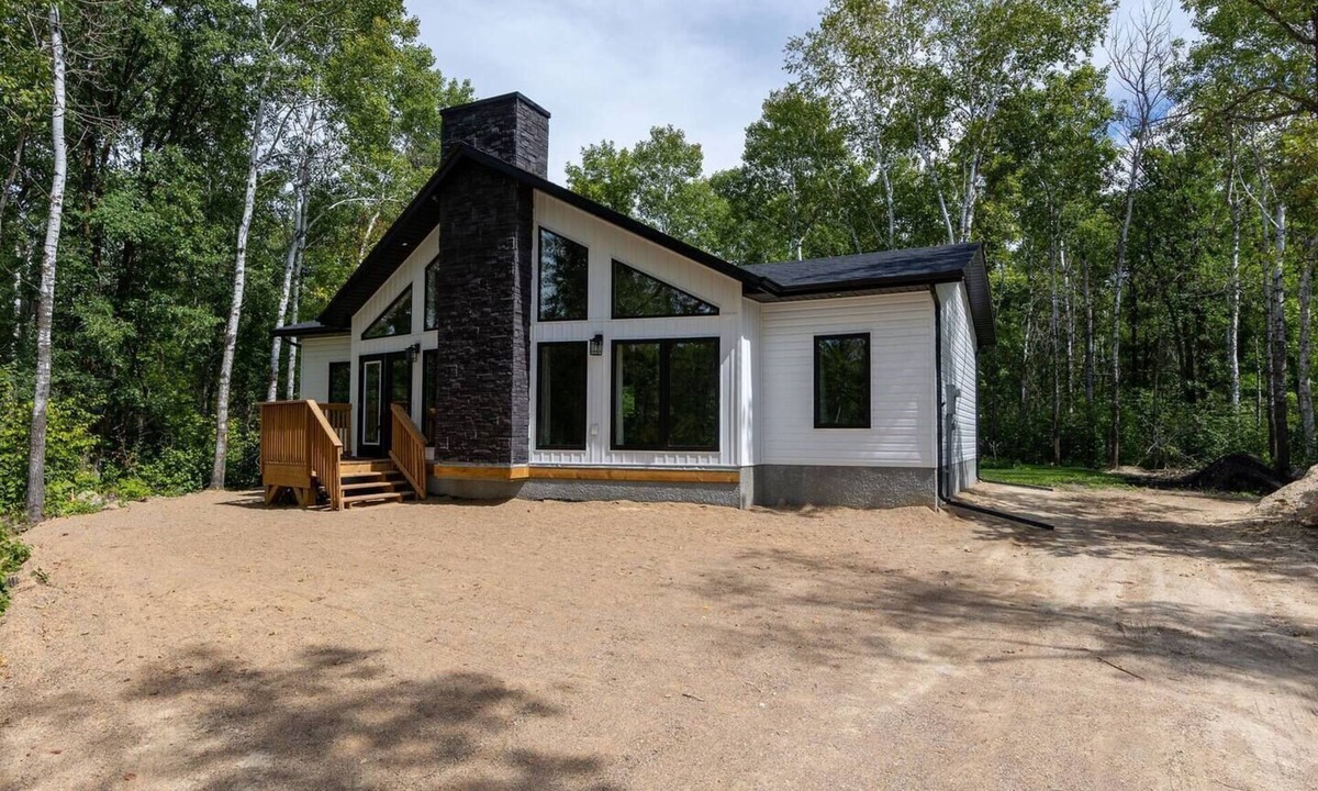 Grand Beach House | The Cottage at Grand Marais