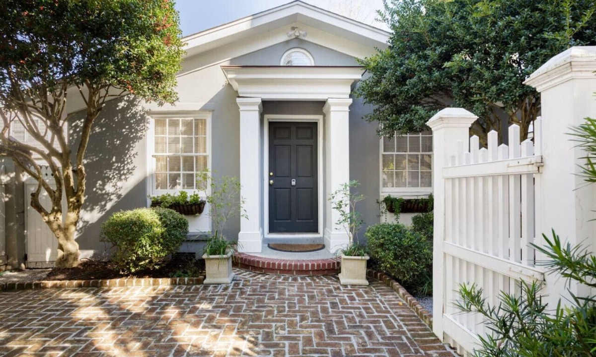 Cannonborough Elliotborough Cottage | The Cottage at Saint Philip Square, One Block to King, Charming Private Hideaway
