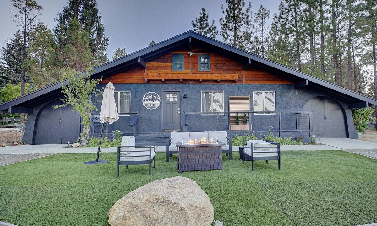 Big Bear Hotel | The Cottage at Shay Meadows by Big Bear Vacations