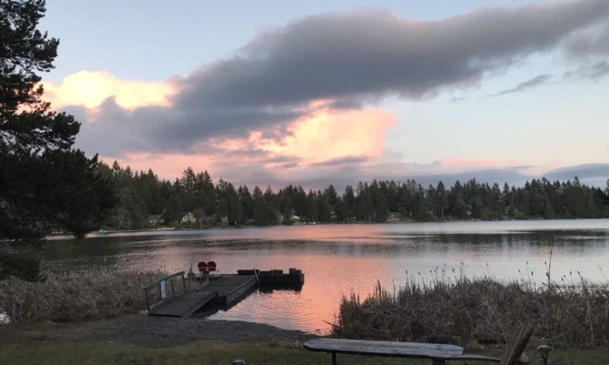 Anderson Island House | The cottage by the lake