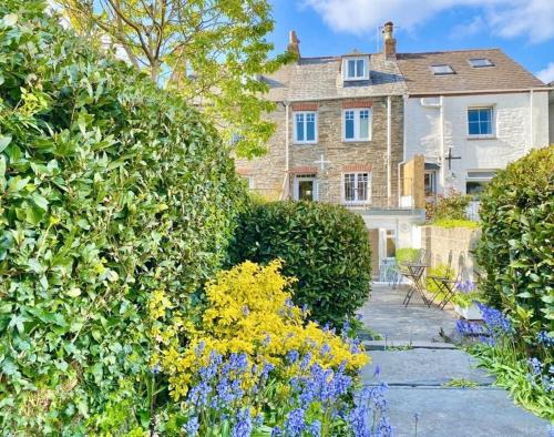 Treator House | The Cottage