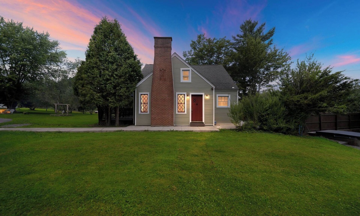 Liberty House | The Cottage House - Pool & Hot Tub